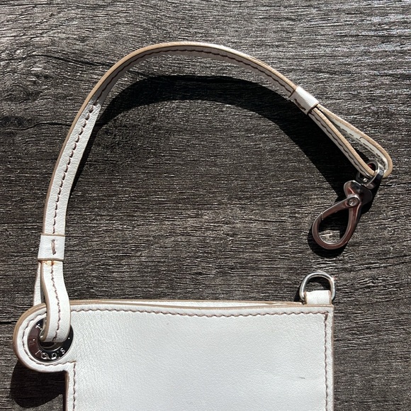 Auth. Tod’s White Leather Phone/Cards Case - Picture 5 of 16